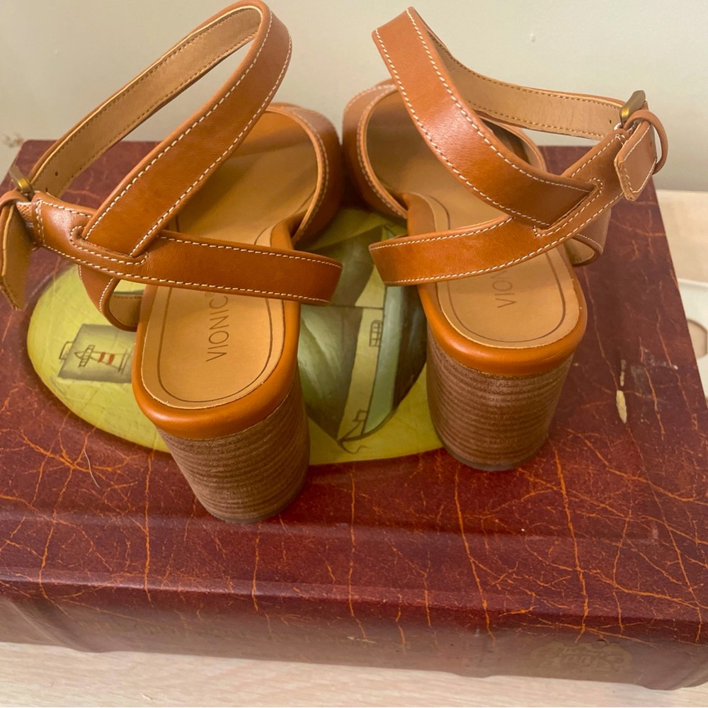 Vionic block heels sandals size 10 - Picture 4 of 5